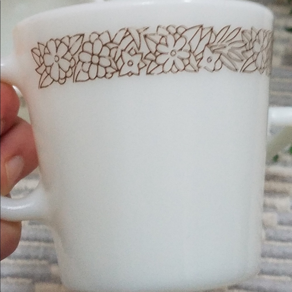 Pyrex cups - Picture 3 of 7